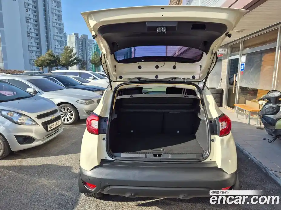 Renault QM3 2016 1.5 Автомат в Москве № 209911, фото 16