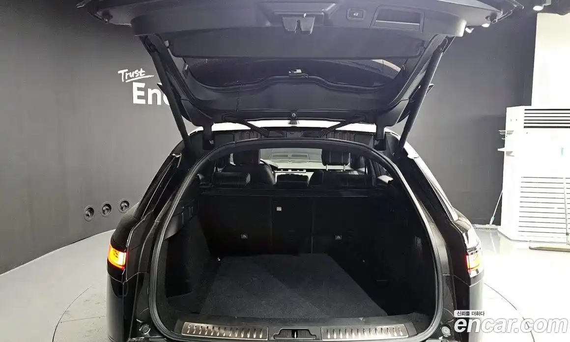 Land Rover Range-Rover Velar 2018 2.0 Автомат в Москве № 213448, фото 14