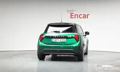 Mini Cooper 2025 2.0 Автомат в Москве № 213998, миниатюра 3