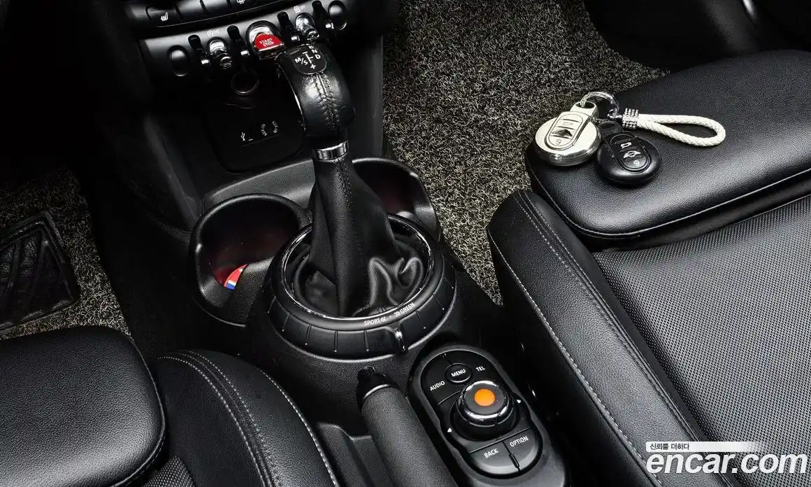 Mini Cooper 2016 1.5 Автомат в Москве № 214334, фото 12