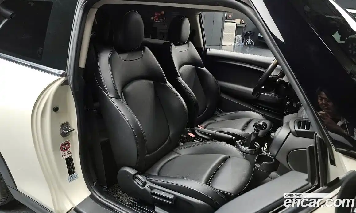 Mini Cooper 2016 1.5 Автомат в Москве № 214334, фото 13