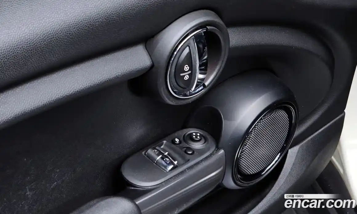 Mini Cooper 2016 1.5 Автомат в Москве № 214334, фото 15