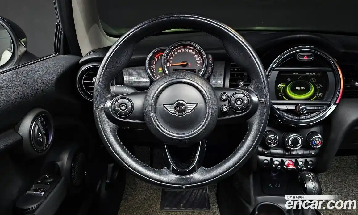 Mini Cooper 2016 1.5 Автомат в Москве № 214334, фото 17