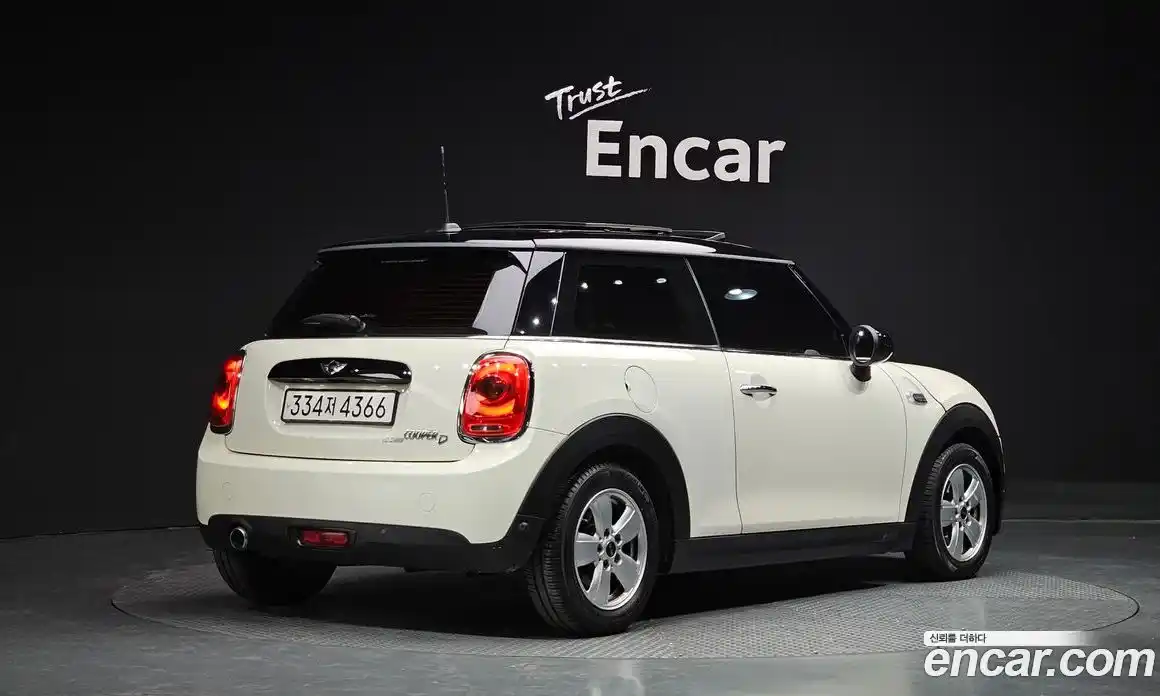 Mini Cooper 2016 1.5 Автомат в Москве № 214334, фото 3