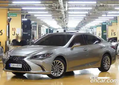 Lexus ES, 2025