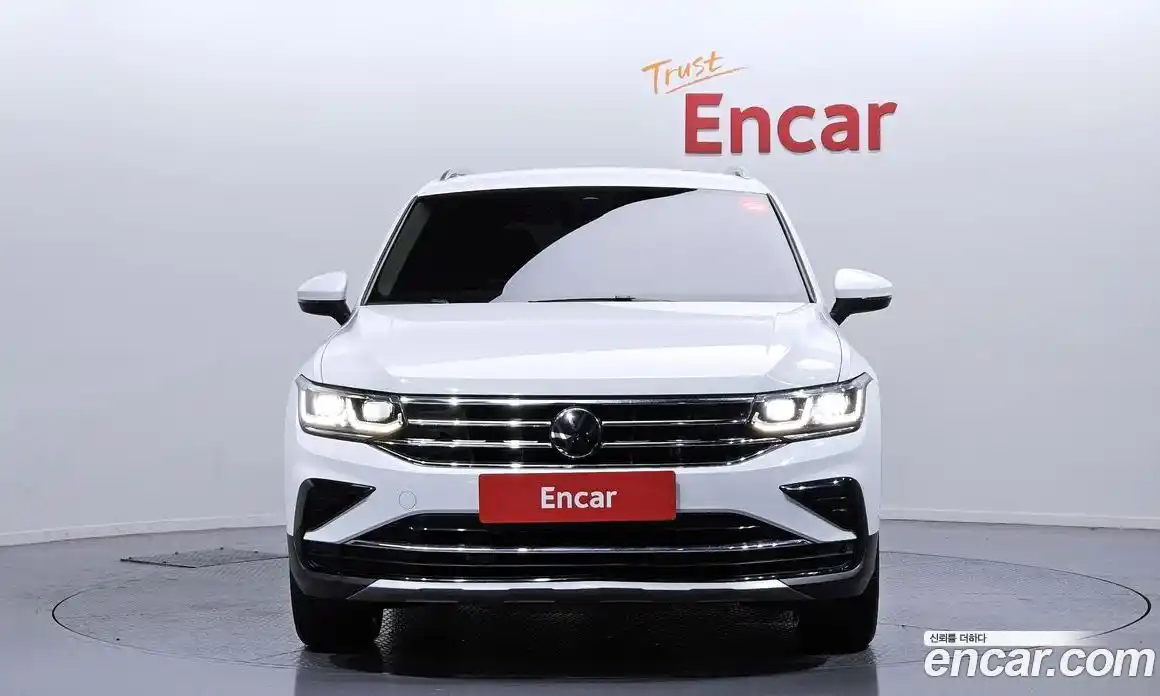 Volkswagen Tiguan 2023 2.0 Автомат в Москве № 215074, фото 3