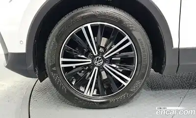 Volkswagen Tiguan 2023 2.0 Автомат в Москве № 215074, миниатюра 5