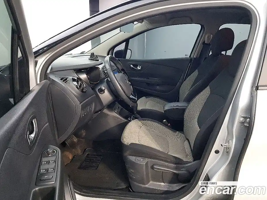 Renault QM3 2014 1.5 Автомат в Москве № 226863, фото 9