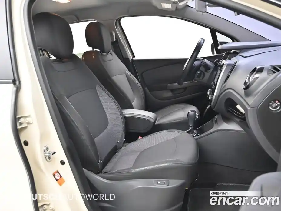 Renault QM3 2015 1.5 Автомат в Москве № 227338, фото 10