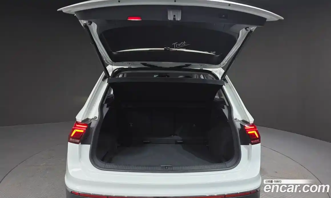 Volkswagen Tiguan 2022 2.0 Автомат в Москве № 232135, фото 20