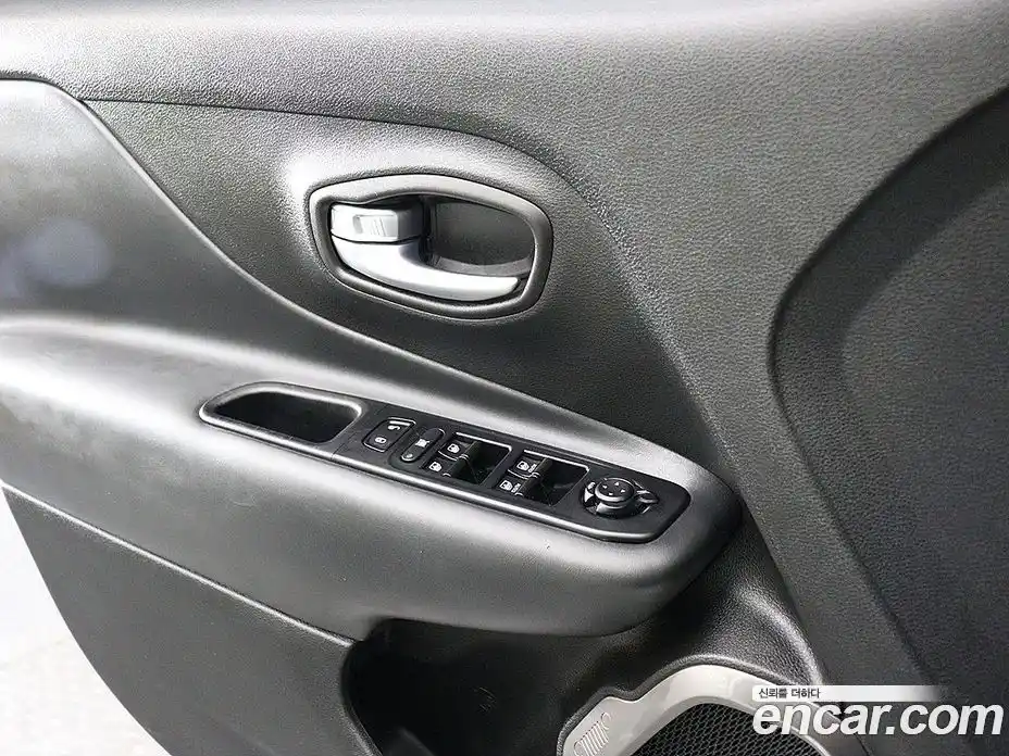 Jeep Renegade 2019 2.4 Автомат в Москве № 232393, фото 13