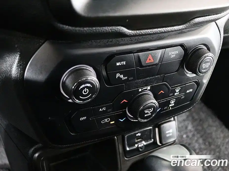 Jeep Renegade 2019 2.4 Автомат в Москве № 232393, фото 17