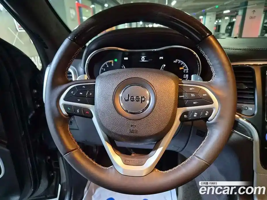 Jeep Cherokee 2018 3.0 Автомат в Москве № 232430, фото 13