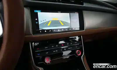 Jaguar XF 2018 2.0 Автомат в Москве № 256054, миниатюра 7