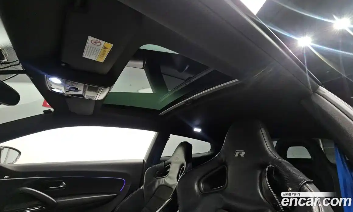 Volkswagen Scirocco 2013 2.0 Автомат в Москве № 296357, фото 16