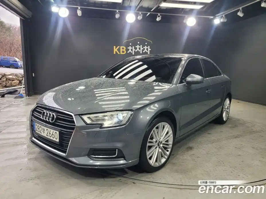 Audi A3 2018 2.0 Автомат в Москве № 373524, фото 1