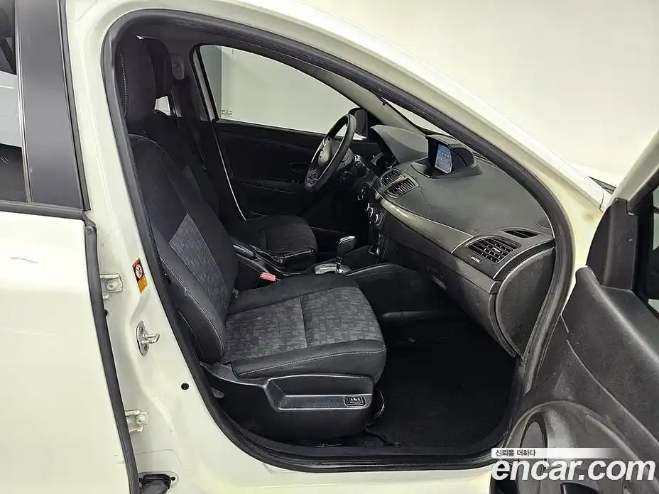 Renault SM3 2015 1.6 Автомат в Москве № 383829, фото 11