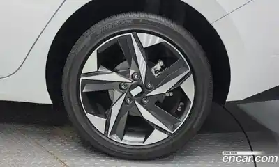 Hyundai Avante 2023 1.6 Автомат в Москве № 396462, миниатюра 5