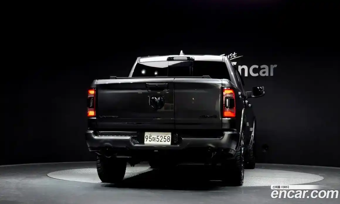 Dodge Ram Pick Up 2021 5.7 Автомат в Москве № 402676, фото 4