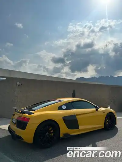 Audi R8 2017 5.2 Автомат в Москве № 429597, миниатюра 2