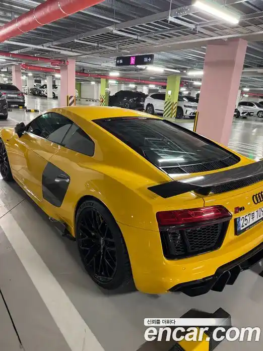 Audi R8 2017 5.2 Автомат в Москве № 429597, фото 9