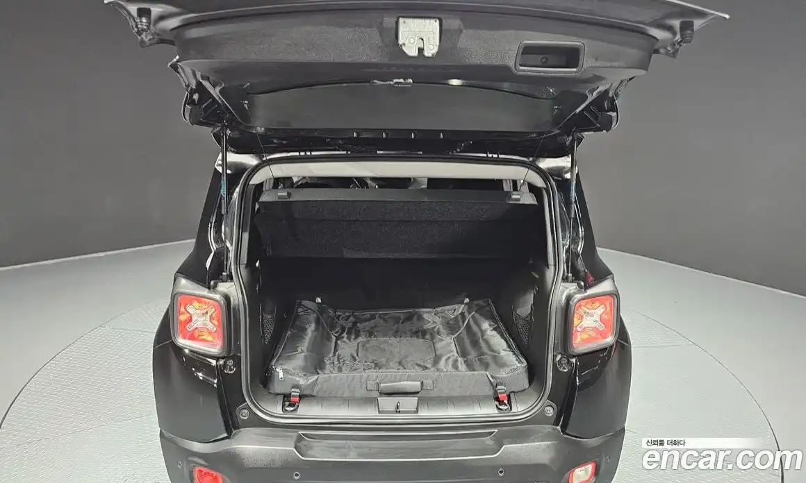 Jeep Renegade 2018 2.0 Автомат в Москве № 432702, фото 20