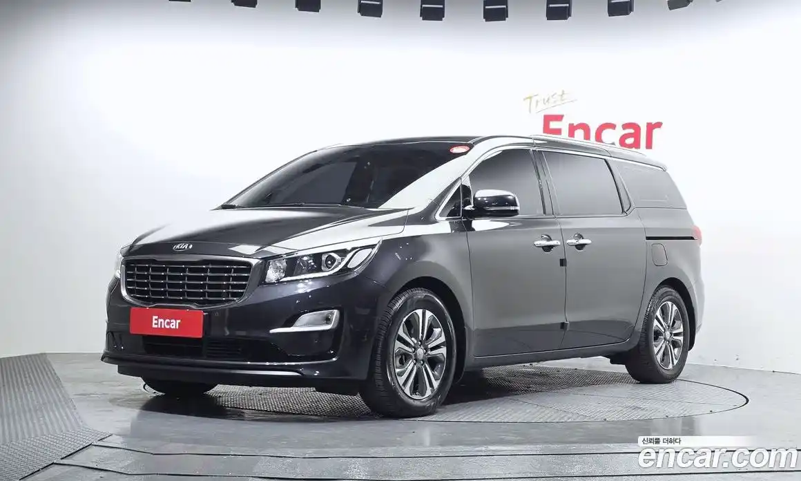 Kia Canival 2019 2.2 Автомат в Москве № 451592, фото 1