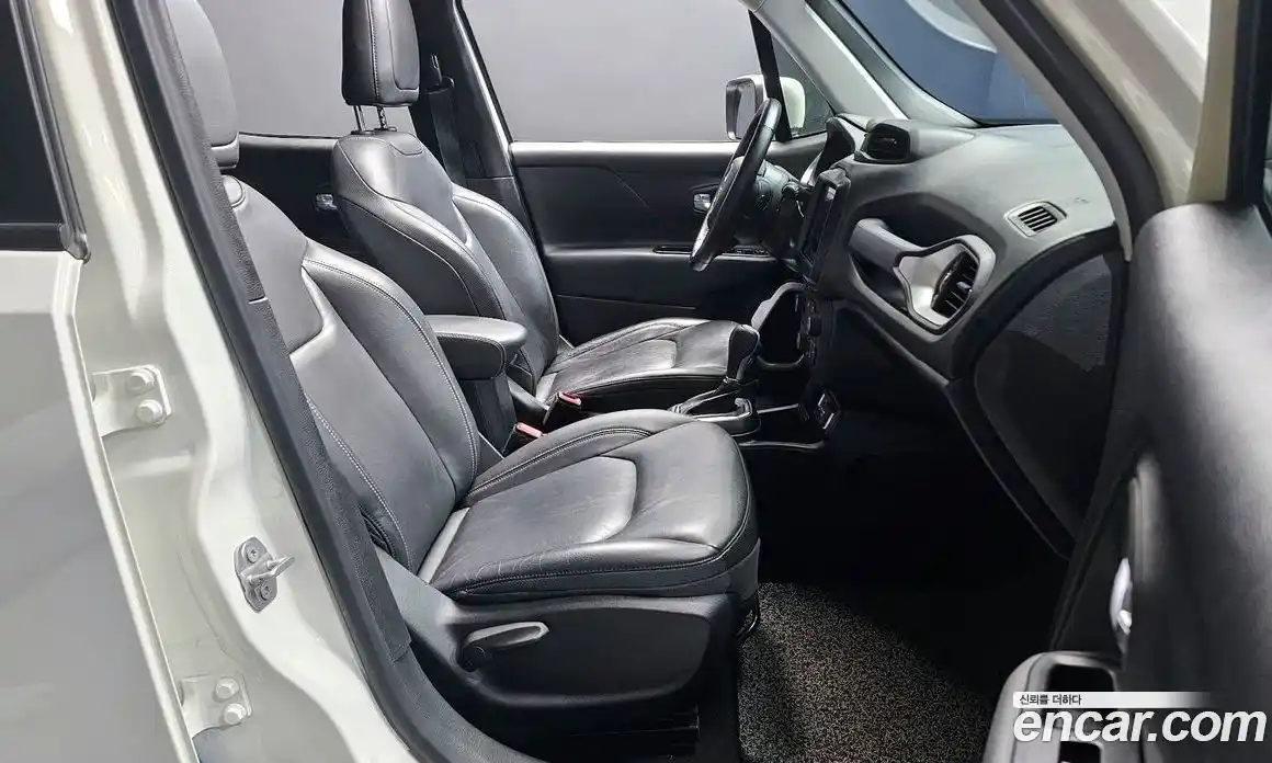 Jeep Renegade 2018 2.4 Автомат в Москве № 472690, фото 11