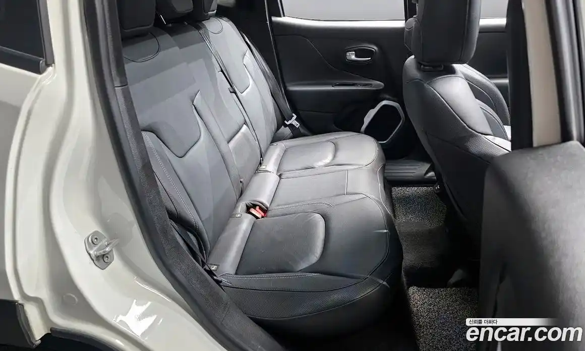 Jeep Renegade 2018 2.4 Автомат в Москве № 472690, фото 12