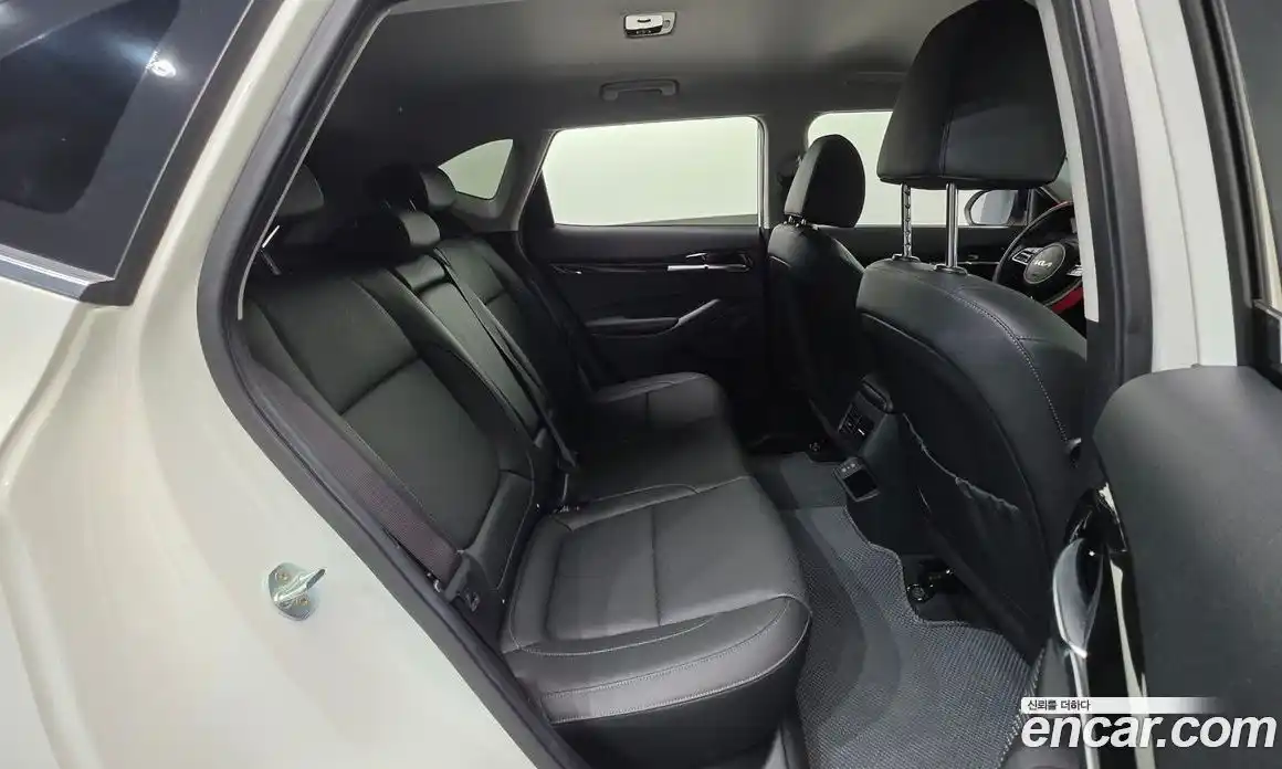 Kia Seltos 2023 2.0 Автомат в Москве № 97204, фото 19