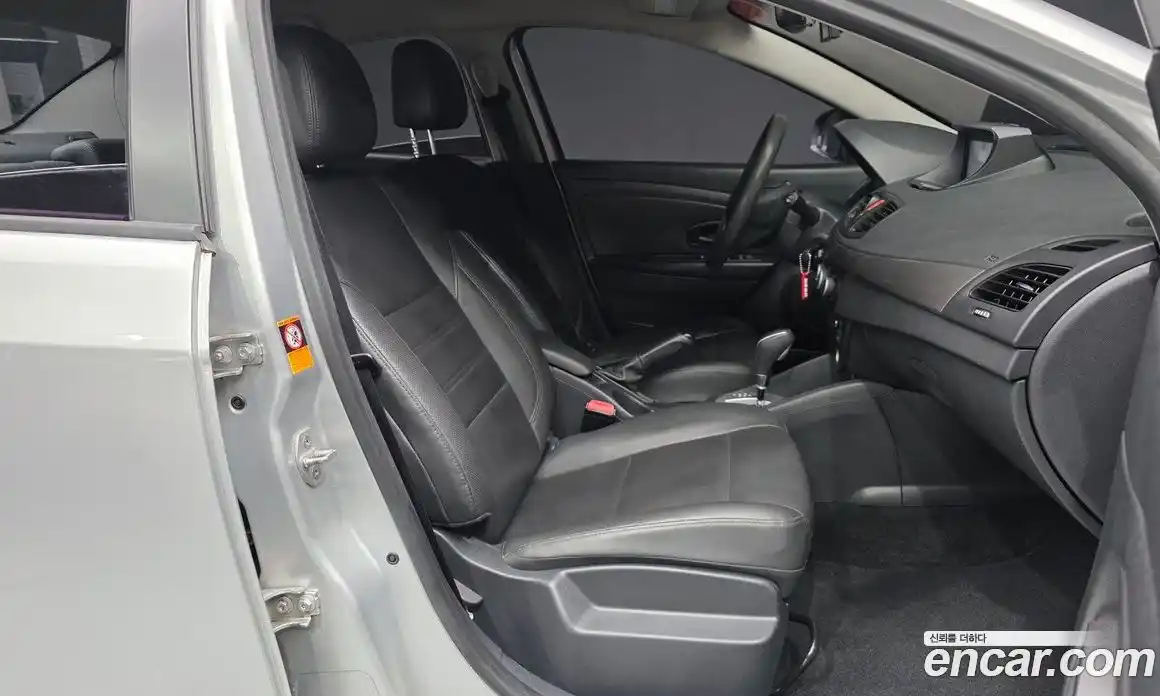 Renault SM3 2018 1.6 Автомат в Москве № 106519, фото 17