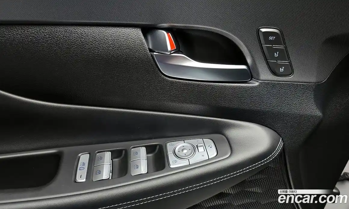 Hyundai Santa Fe 2022 1.6 Автомат в Москве № 108930, фото 16