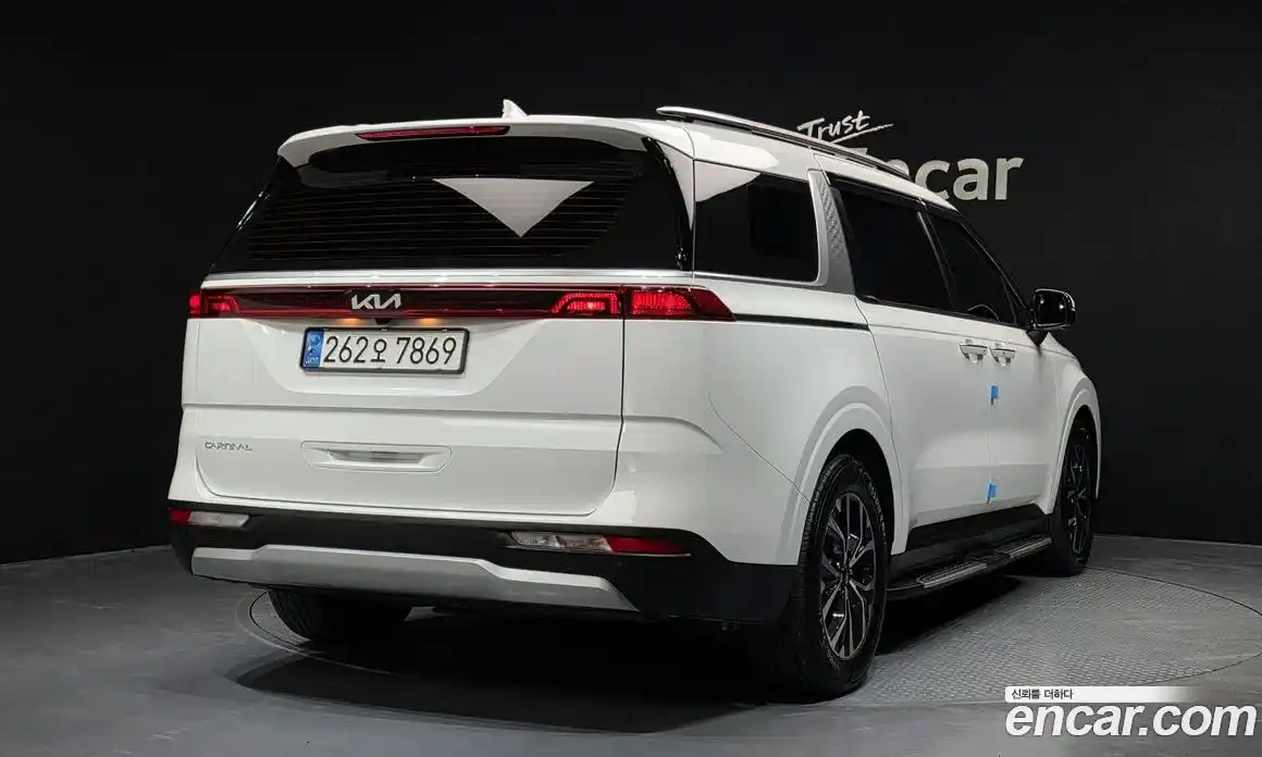Kia Canival 2023 2.2 Автомат в Москве № 115728, фото 13