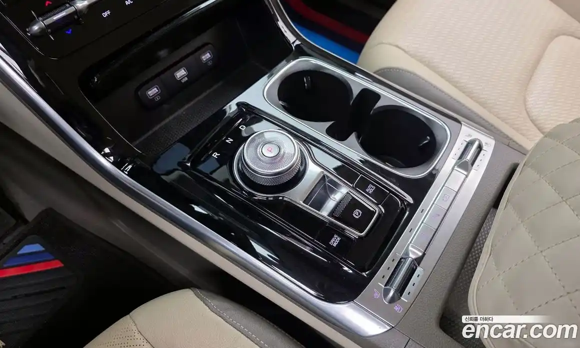 Kia Canival 2023 3.5 Автомат в Москве № 121775, фото 9