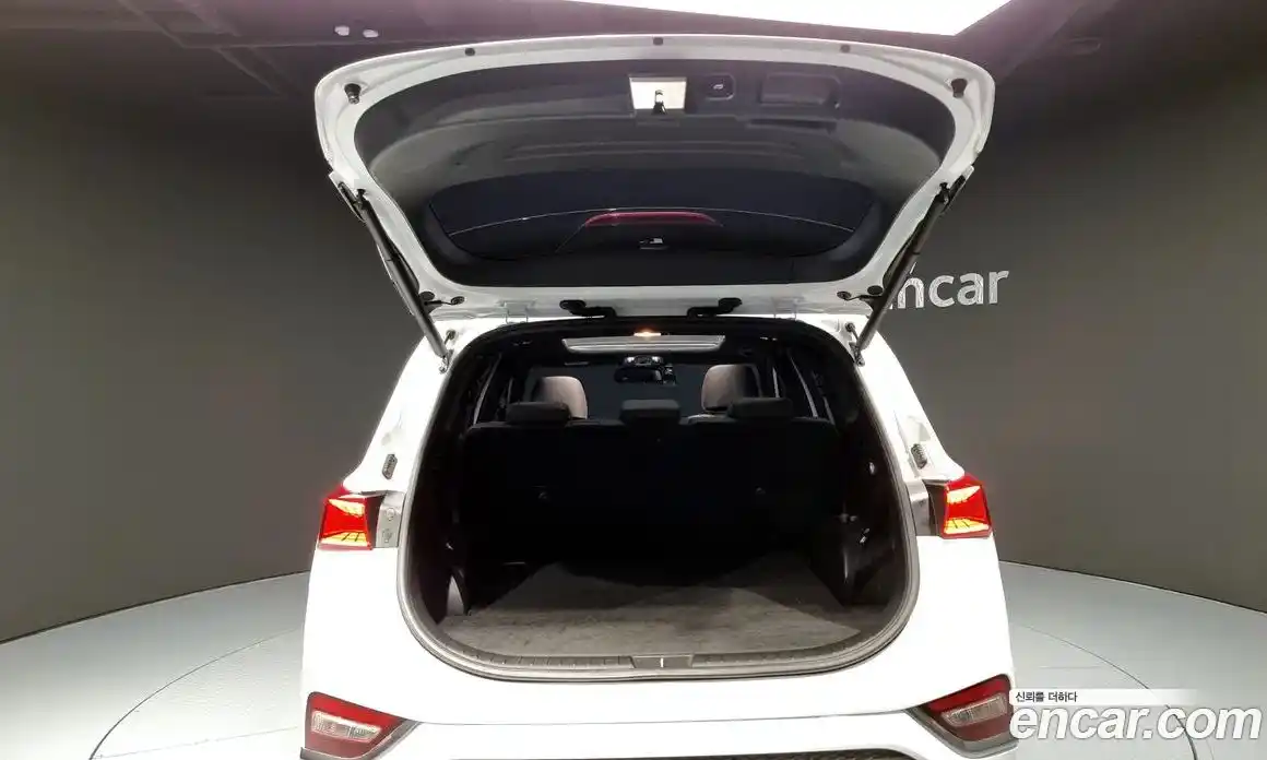 Hyundai Santa Fe 2019 2.0 Автомат в Москве № 123243, фото 20