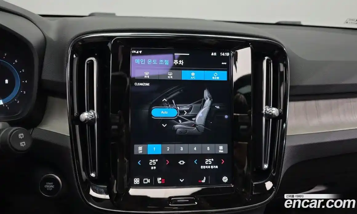 Volvo XC40 2023 2.0 Автомат в Москве № 155497, фото 11