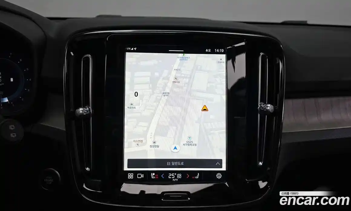 Volvo XC40 2023 2.0 Автомат в Москве № 155497, фото 12