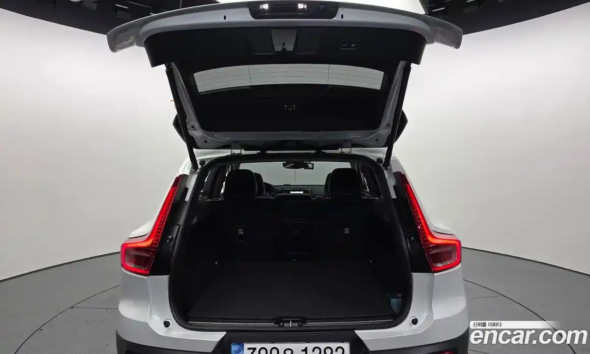 Volvo XC40 2023 2.0 Автомат в Москве № 155497, фото 20