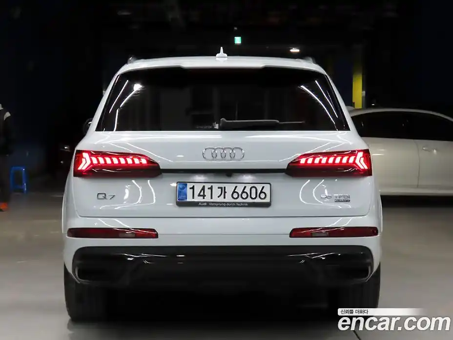Audi Q7 2023 3.0 Автомат в Москве № 163937, фото 4