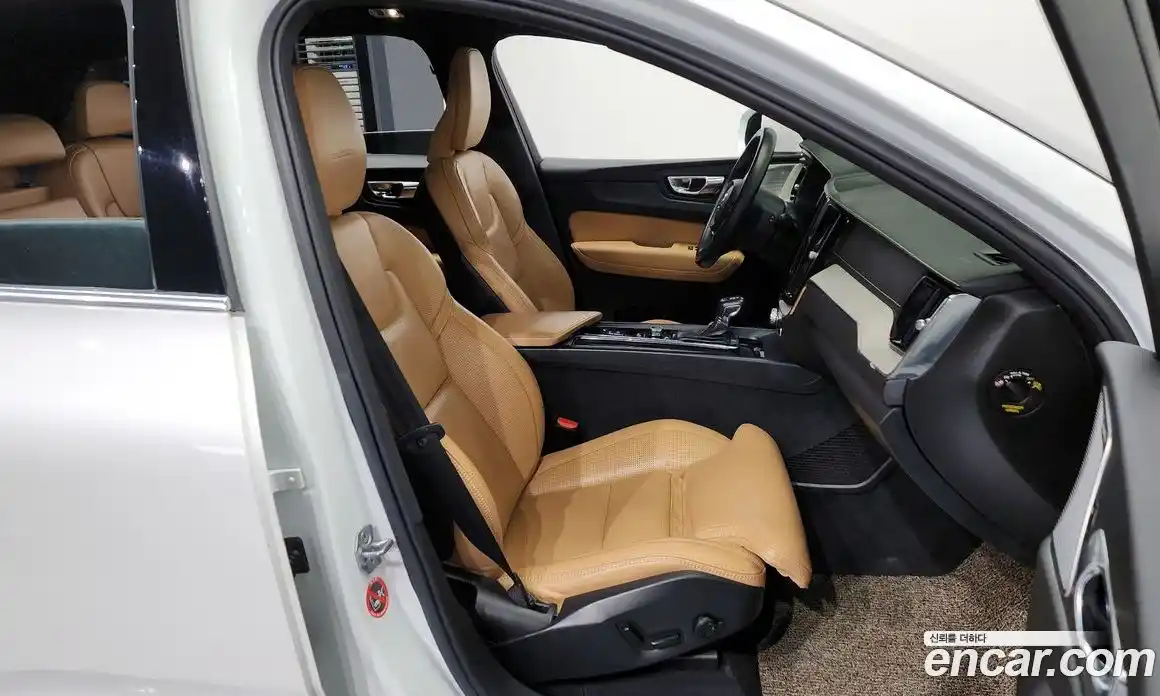 Volvo XC60 2020 2.0 Автомат в Москве № 164652, фото 11