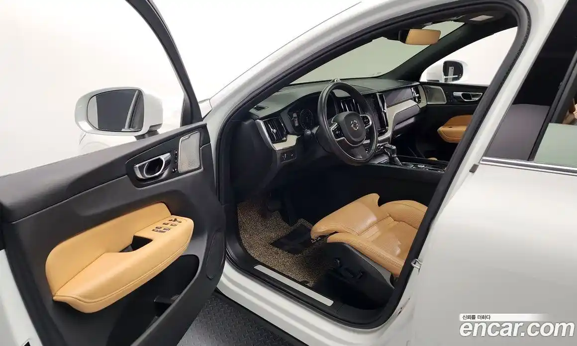 Volvo XC60 2020 2.0 Автомат в Москве № 164652, фото 10