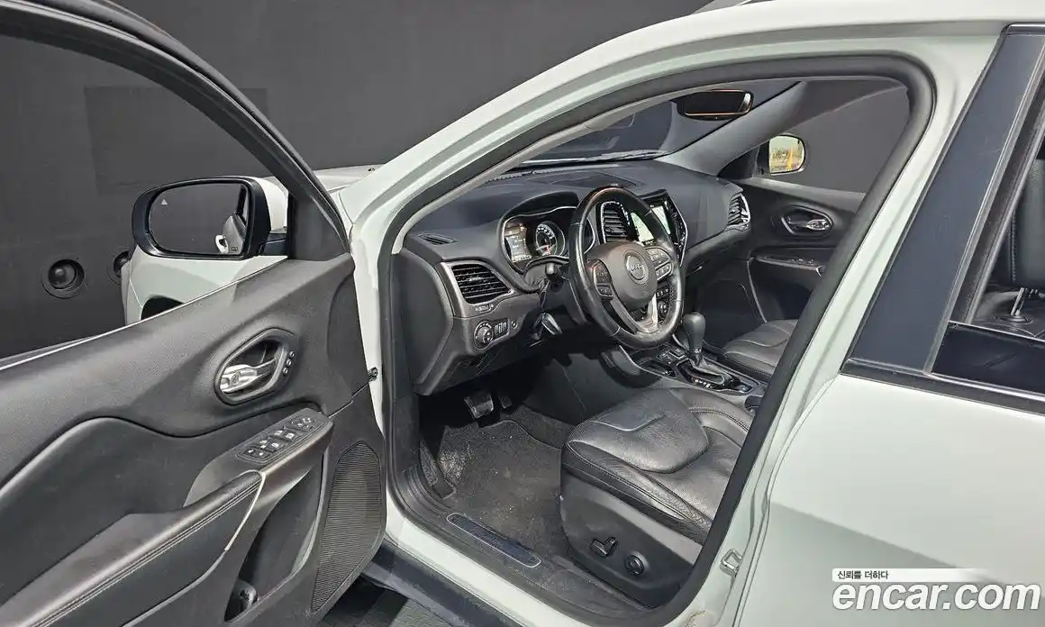 Jeep Cherokee 2020 2.4 Автомат в Москве № 169533, фото 10