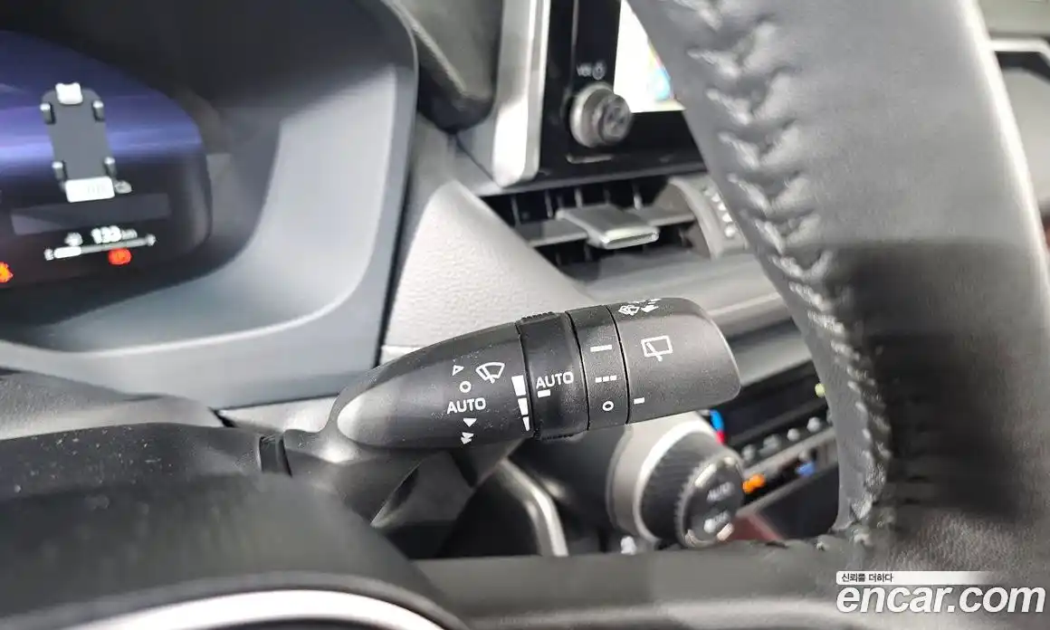 Toyota RAV4 2023 2.5 Автомат в Москве № 170191, фото 12