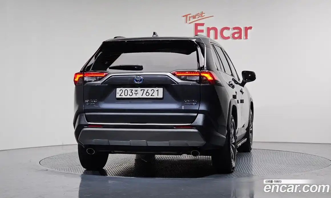 Toyota RAV4 2023 2.5 Автомат в Москве № 170191, фото 15