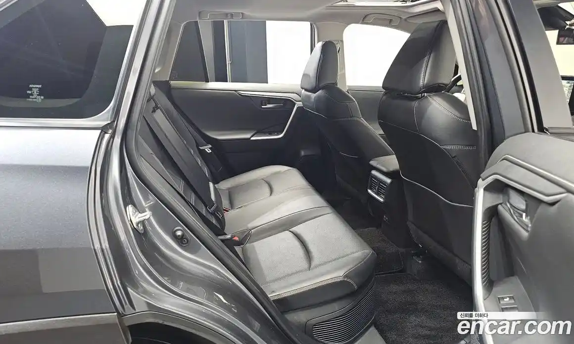 Toyota RAV4 2023 2.5 Автомат в Москве № 170191, фото 19