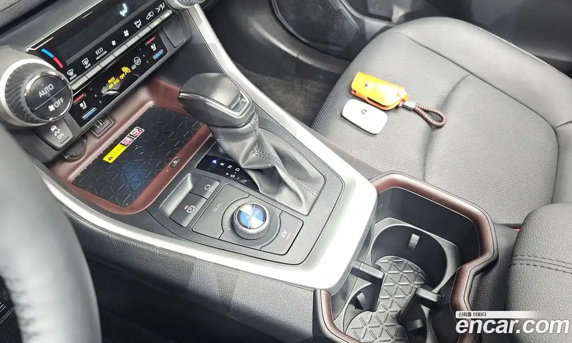 Toyota RAV4 2023 2.5 Автомат в Москве № 170191, фото 20