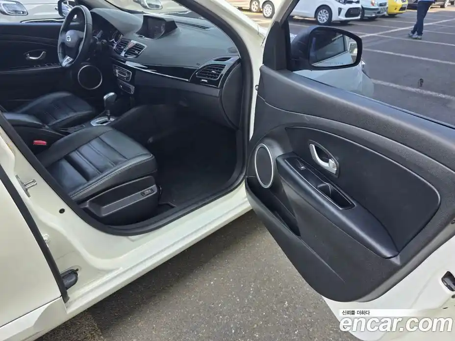 Renault SM3 2016 1.6 Автомат в Москве № 186452, фото 19