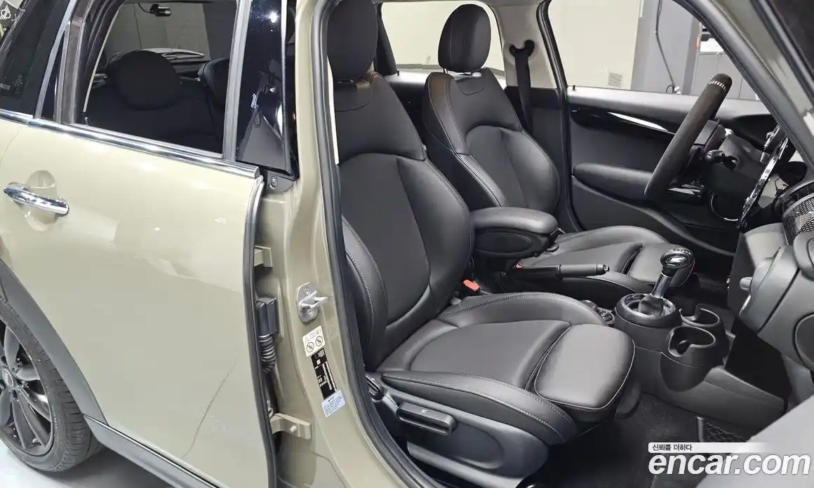 Mini Cooper 2019 2.0 Автомат в Москве № 187091, фото 12