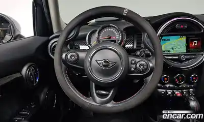 Mini Cooper 2019 2.0 Автомат в Москве № 187091, миниатюра 3