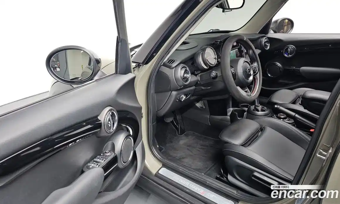 Mini Cooper 2019 2.0 Автомат в Москве № 187091, фото 6